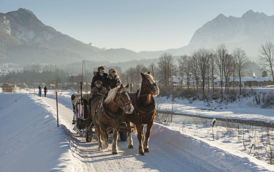 Kaiserwinkl Urlaub Winteraktivitaeten Winter Kutschenfahrt